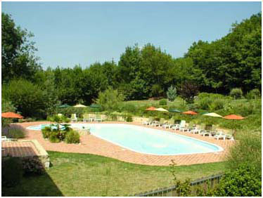 Les chambres d'htes et la piscine